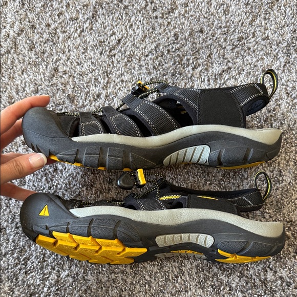 KEEN Men's Newport H2 Closed Toe Water Sandal EUC - Picture 6 of 12